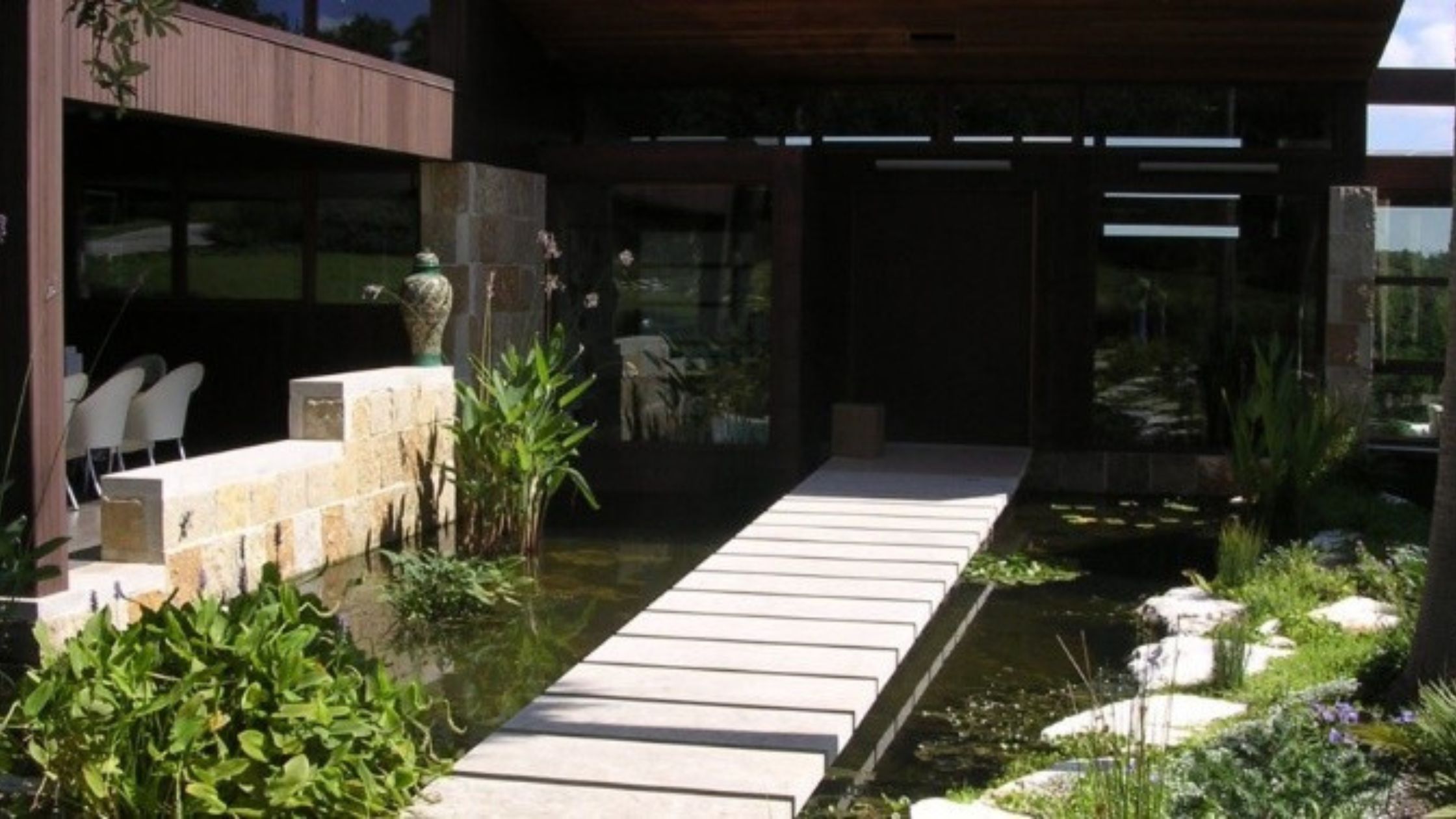 How Local Designers Turn Ordinary Yards Into Extraordinary Spaces?