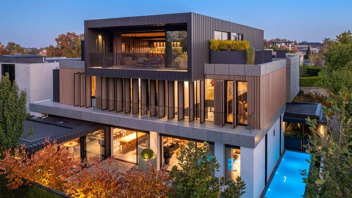 Selling On High Street vs. The Outskirts: How Location Within Comfort Affects Your Sale Price