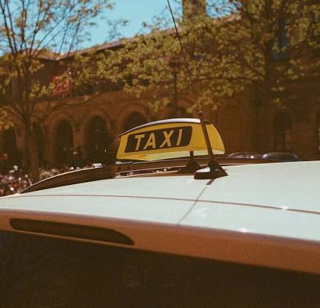 Delhi to Agra Taxi